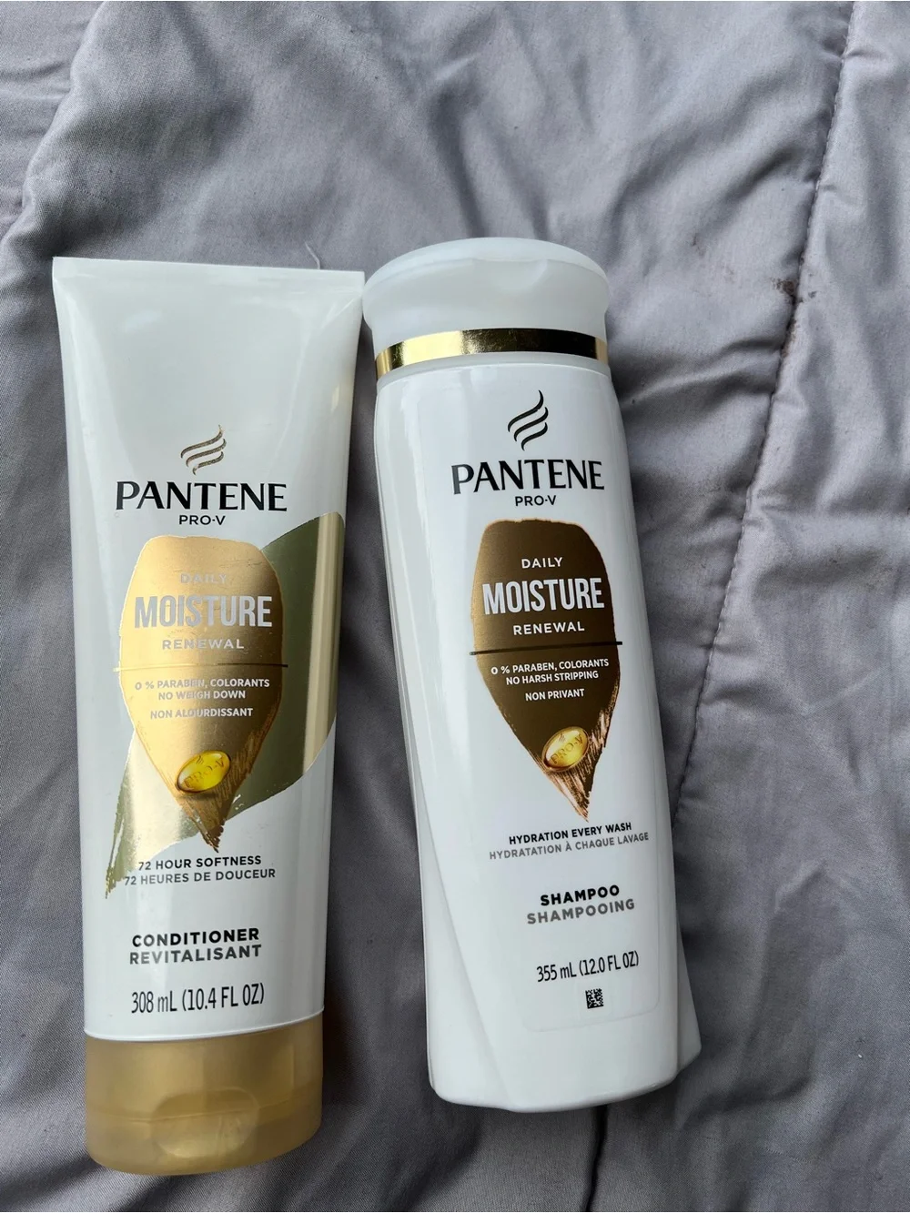 Pantene Daily Moisture Renewal Shampoo & Conditioner Set - White and Gold